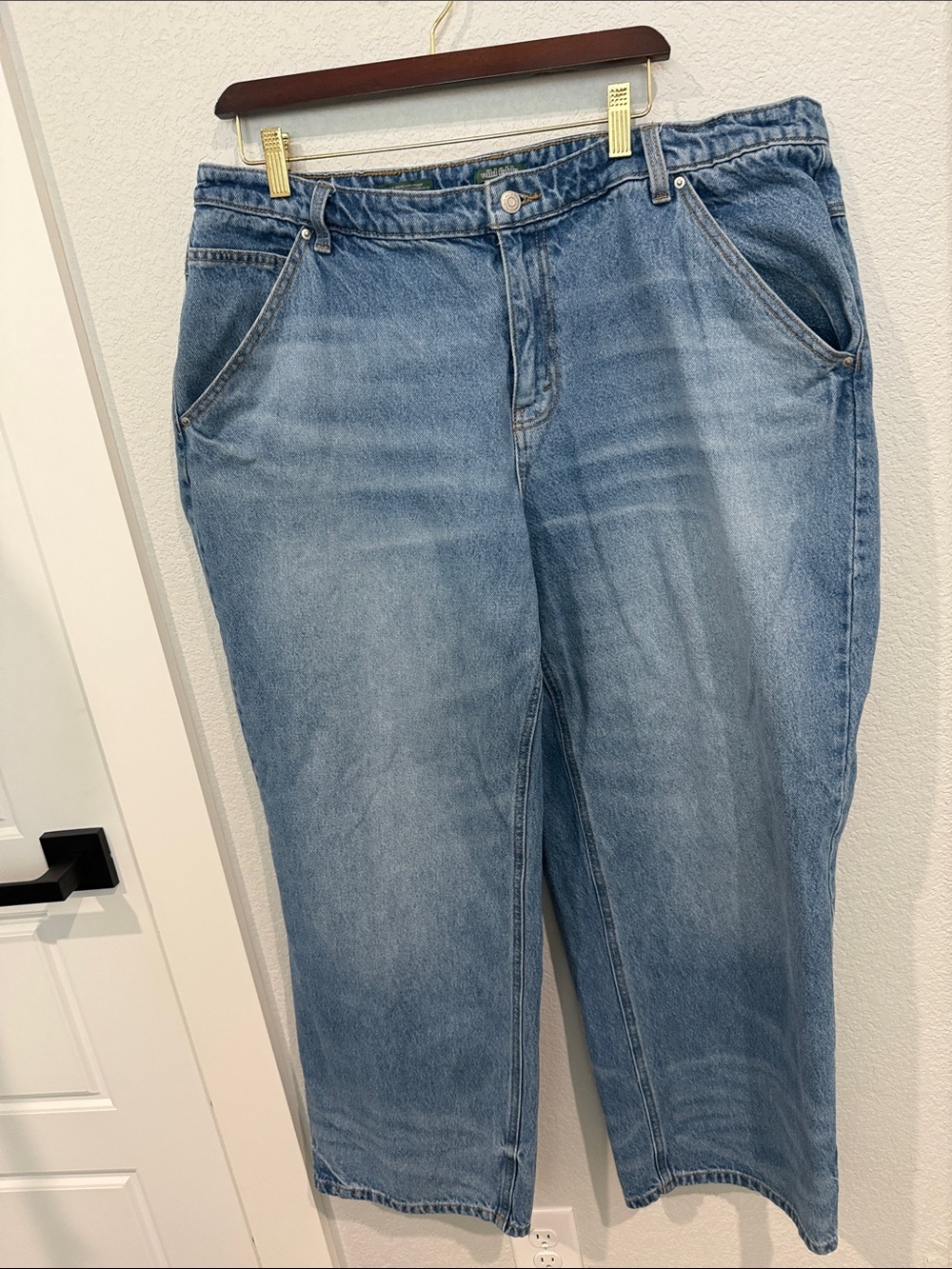 wild fable Light Blue Mid-Rise 90’s Relaxed Straight Jeans